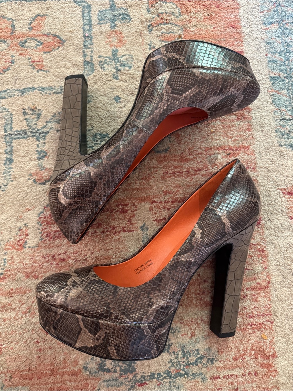 VIA SPIGA Snakeskin Embossed Platform Pumps Size 8